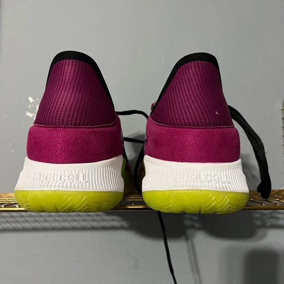 Multi color New Balance basketball sneaker size 10 - Picture 4 of 4